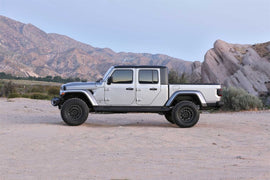 Fabtech 2020 Jeep Gladiator JT 6 Cyl 4WD 3in Sport II System w/Stealth Shocks