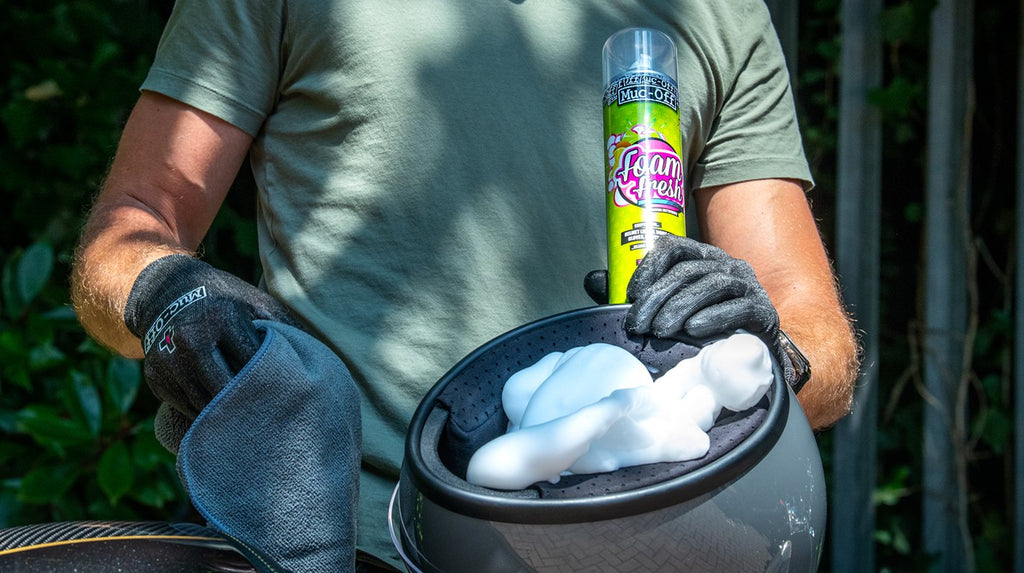 Muc-Off Foam Fresh for Helmets img wipe