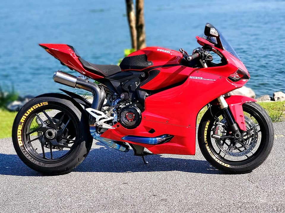Vandemon Titanium High Mount Exhaust System For 2011-18 Ducati Panigale 1199, 1199S, 1299S, 1299 SP & R bike