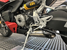 गैलरी व्यूवर में इमेज लोड करें, Vandemon Titanium Belly Slip-On For 2020-24 Ducati V2 Panigale &amp; Streetfighter 6