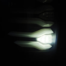 Laden Sie das Bild in den Galerie-Viewer, User 7