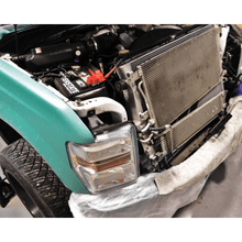 Laden Sie das Bild in den Galerie-Viewer, Mishimoto Aluminum Radiator for 2008-10 Ford F-Series 6.4L Powerstroke - Version 2