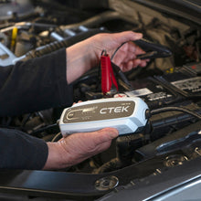 Carica l&#39;immagine nel visualizzatore di Gallery, CTEK Battery Charger - CT5 Time To Go - 4.3A