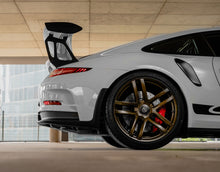 Carica l'immagine nel visualizzatore di Gallery, BST GT-TEK Carbon Fiber wheels for 2015-19 Porsche 922 GT2, GT3RS