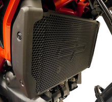 Laden Sie das Bild in den Galerie-Viewer, Evotech Performance Radiator, Oil Cooler &amp; Engine Guard Protection for Ducati Monster 1200 / S / R image 6