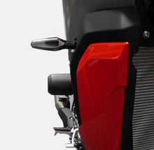 Carica l&#39;immagine nel visualizzatore di Gallery, Evotech Performance Frame Sliders for 2020-23 BMW S1000XR