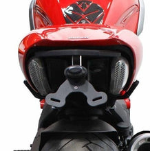 Laden Sie das Bild in den Galerie-Viewer, Evotech Performance Dynamic Tail Tidy for 2011-18 Ducati Diavel image 3