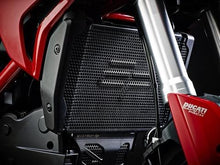Laden Sie das Bild in den Galerie-Viewer, Evotech Performance Radiator &amp; Engine Guard Protection for Ducati Hypermotard / Hyperstrada 821 image 4