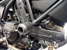 गैलरी व्यूवर में इमेज लोड करें, Evotech Performance Crash Bobbins for 2016+ Ducati Scrambler Sixty2