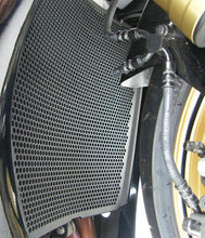 गैलरी व्यूवर में इमेज लोड करें, Evotech Performance Radiator Guard Protection for 2008-16 Honda CBR1000RR