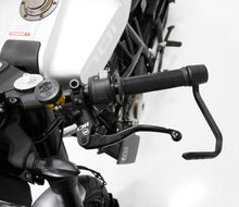 गैलरी व्यूवर में इमेज लोड करें, Evotech Performance Brake &amp; Clutch Lever Protection for 2018+ Husqvarna Svartpilen 701, Vitpilen 701 image 4