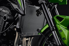 गैलरी व्यूवर में इमेज लोड करें, Evotech Performance Radiator Guard for 2017-2024 Kawasaki Z900 / Z900 SE image 2
