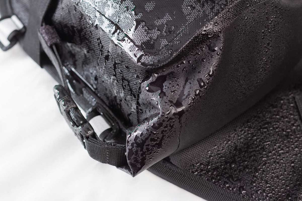 Giant Loop MoJavi Saddlebag Zip Rolltop img black 1