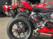 गैलरी व्यूवर में इमेज लोड करें, Vandemon Full Titanium Low Mount Exhaust System For 2020-24 Ducati V2 Panigale &amp; Streetfighter