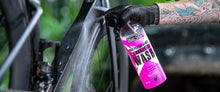 Laden Sie das Bild in den Galerie-Viewer, Muc-Off High Performance Waterless Wash img spray