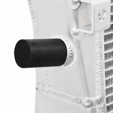 Laden Sie das Bild in den Galerie-Viewer, Mishimoto Aluminum Radiator for 2008-10 Ford F-Series 6.4L Powerstroke - Version 2