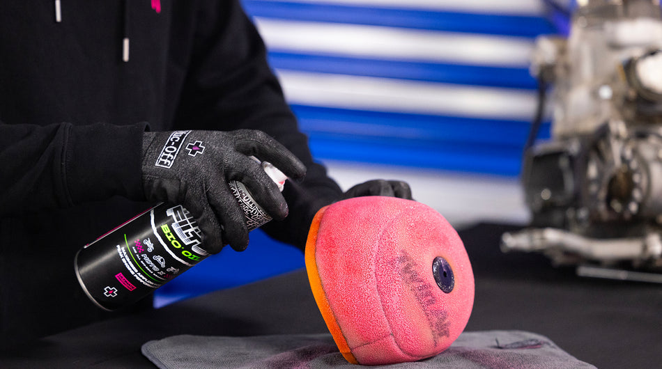 Muc-Off Bio Air Filter Oil img full sprayed