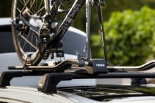 Load image into Gallery viewer, Thule FastRide Fork-Mount Roof Bike Rack (For Quick-Release Bikes) img 4