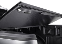 Laden Sie das Bild in den Galerie-Viewer, Photo - Close Up