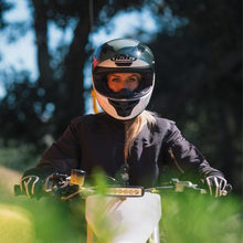 Load image into Gallery viewer, HJC i10 Solid White Full Motorcycle Helmet img2