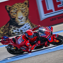 Laden Sie das Bild in den Galerie-Viewer, Shoei X-Fifteen Marc Marquez 9 Moto GP Replica Full Face Helmet img slide