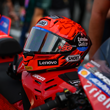 Laden Sie das Bild in den Galerie-Viewer, Shoei X-Fifteen Marc Marquez 9 Moto GP Replica Full Face Helmet img bike