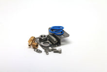 Carica l'immagine nel visualizzatore di Gallery, Fuelab Bracket &amp; Hardware Kit for 515xx/525xx Series Regulators