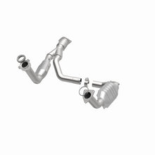 Laden Sie das Bild in den Galerie-Viewer, MagnaFlow Conv DF 06-09 TB/Envoy 5.3/6.0 OEM