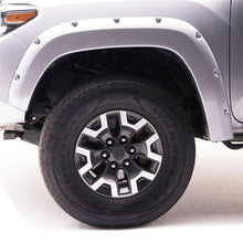 Carica l'immagine nel visualizzatore di Gallery, EGR 2017 Ford Super Duty Bolt-On Look Color Match Fender Flares - Set - Ingot Silver