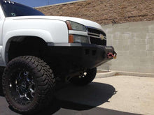 Cargar imagen en el visor de la galería, Road Armor 03-07 Chevy 2500 Stealth Front Winch Bumper - Tex Blk