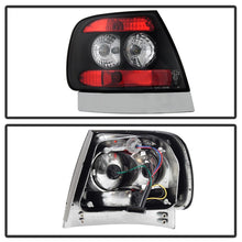 Carica l&#39;immagine nel visualizzatore di Gallery, Spyder Audi A4 96-01 Euro Style Tail Lights Black ALT-YD-AA496-BK