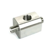 गैलरी व्यूवर में इमेज लोड करें, Fleece Performance Dodge 6.7L Cummins Dual Pump Junction Block w/ Rail Sensor Port (3.5mm ID)