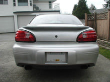 Laden Sie das Bild in den Galerie-Viewer, Spyder Pontiac Grand Prix 97-03 LED Tail Lights Red Clear ALT-YD-PGP97-LED-RC