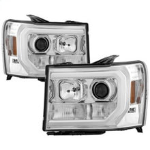 Charger l&#39;image dans la galerie, Spyder GMC Sierra 1500/2500/3500 07-13 V2 Projector Headlights - Chrome PRO-YD-GS07V2-LBDRL-C