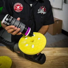 Laden Sie das Bild in den Galerie-Viewer, Chemical Guys Hex-Logic Quantum Heavy Cutting Pad - Yellow - 5.5in (P12)