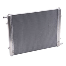 Carica l&#39;immagine nel visualizzatore di Gallery, Edelbrock Heat Exchanger Single Pass Single Row 31 000 Btu/Hr 22In W X 16 5In H X 1 5In D Silver