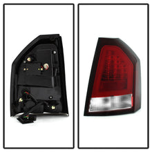 Carica l&#39;immagine nel visualizzatore di Gallery, Spyder Chrysler 300 05-07 V2 Light Bar LED Tail Lights - Red Clear ALT-YD-CHR305V2-LED-RC