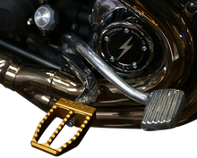 Carica l&#39;immagine nel visualizzatore di Gallery, THRASHIN SUPPLY CO. Rear Militant Footpegs - Gold - Softail TSC-2019-5-SR