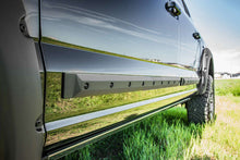 Charger l'image dans la galerie, EGR Crew Cab Front 45in Rear 34.5in Bolt-On Look Body Side Moldings (993474)