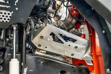 Laden Sie das Bild in den Galerie-Viewer, DV8 Offroad 2018+ Jeep JL / JT Engine Bay Compressor Mount