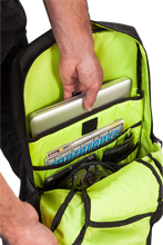 गैलरी व्यूवर में इमेज लोड करें, ALPINESTARS GFX Backpack - Black/White 1119912001020