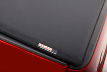 Laden Sie das Bild in den Galerie-Viewer, Lund 07-17 Toyota Tundra (5.5ft. Bed) Genesis Elite Tri-Fold Tonneau Cover - Black