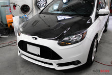 Charger l&#39;image dans la galerie, Seibon 12-13 Ford Focus RS-Style Carbon Fiber Hood