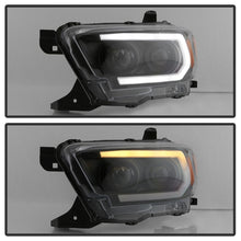 Cargar imagen en el visor de la galería, Spyder 16-18 Toyota Tacoma Projector Headlights - Seq LED Turn - Black - PRO-YD-TT16-LB-BK
