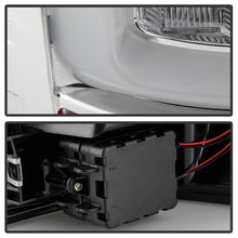 Laden Sie das Bild in den Galerie-Viewer, Spyder Jeep Grand Cherokee 99-04 Light Bar LED Tail Lights Version 3 - Chrome