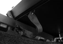 Cargar imagen en el visor de la galería, UnderCover 19-21 Silverado / Sierra 6.5ft Triad Bed Cover