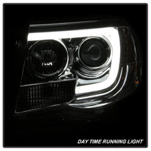 गैलरी व्यूवर में इमेज लोड करें, Spyder Toyota Tacoma 05-11 Projector Headlights - Light Bar DRL - Chrome PRO-YD-TT05V2-LB-C