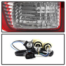 Carica l&#39;immagine nel visualizzatore di Gallery, Xtune Chevy Avalanche 02-06 Driver Side Tail Lights - OEM Left ALT-JH-CAVA02-OE-L