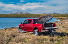 Cargar imagen en el visor de la galería, UnderCover 19-20 Ram 1500 6.4ft Elite LX Bed Cover - Billet Silver