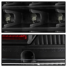 गैलरी व्यूवर में इमेज लोड करें, Xtune Dodge Ram 02-06 1500 / Ram 2500/3500 03-06 LED Tail Light Black ALT-JH-DR02-LED-G2-BK